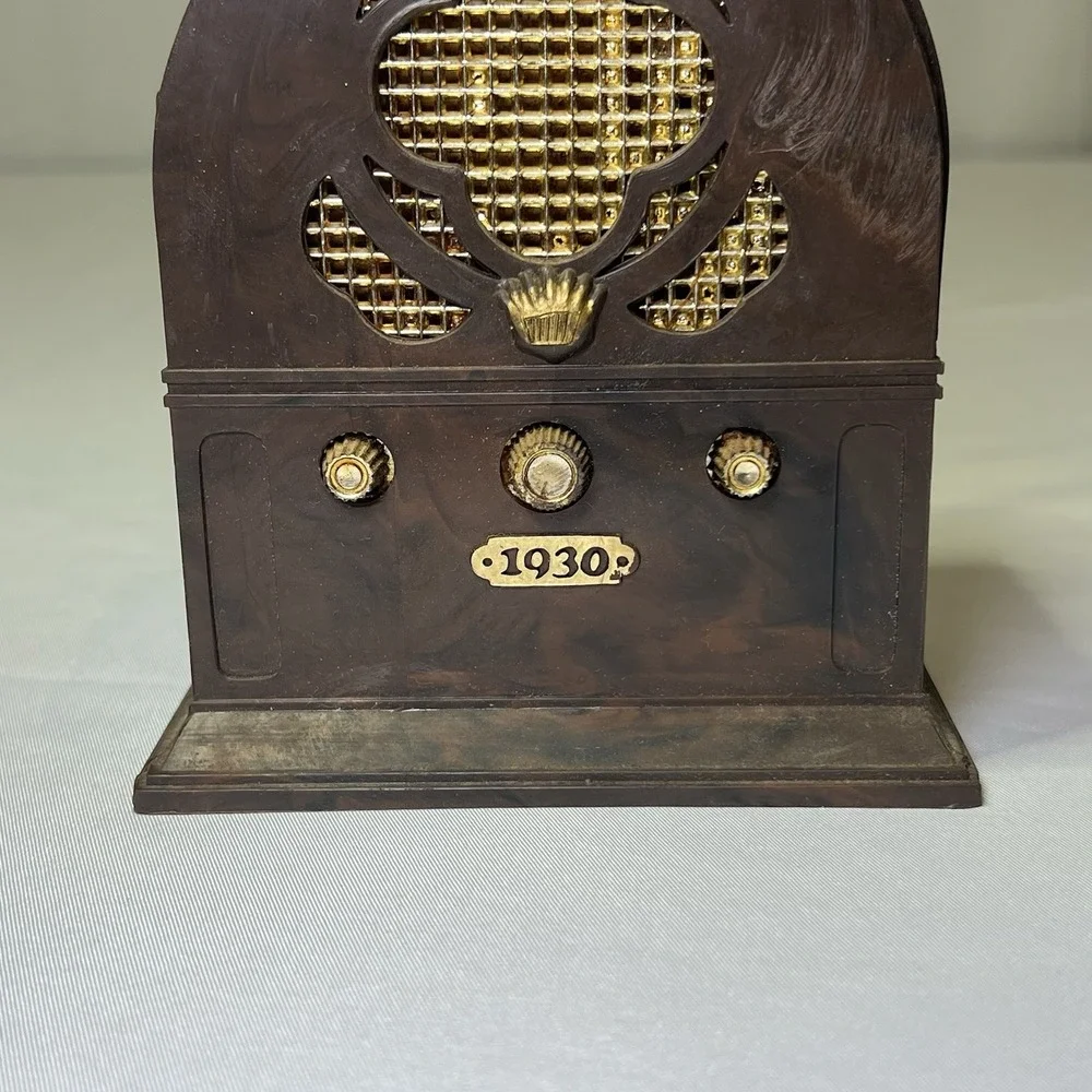Vintage 6 Coaster Set Old 1930 Wood Radio Design Made‎ In Hong Kong AM/FM Cork